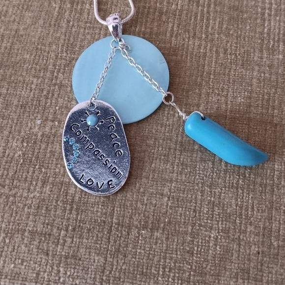 Silver Tone Box Chain Charm Necklace - Picture 3 of 8